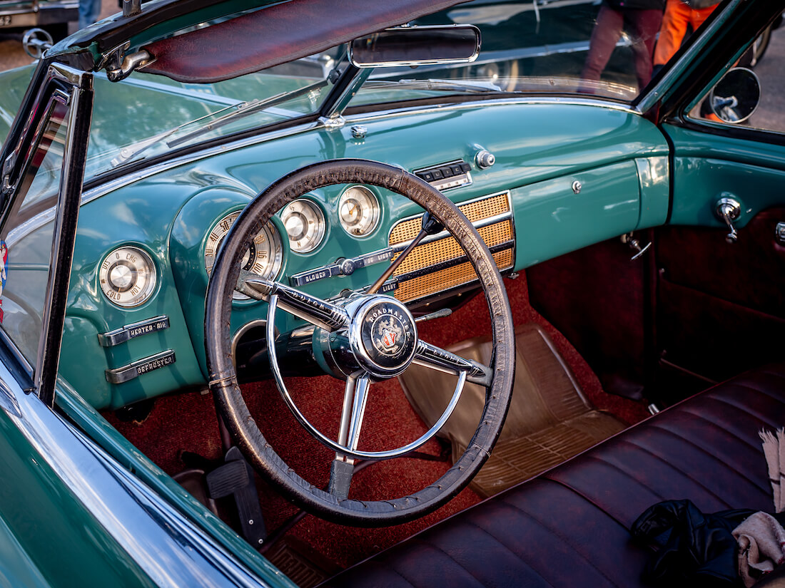 1949 Buick Super avoauton sisusta