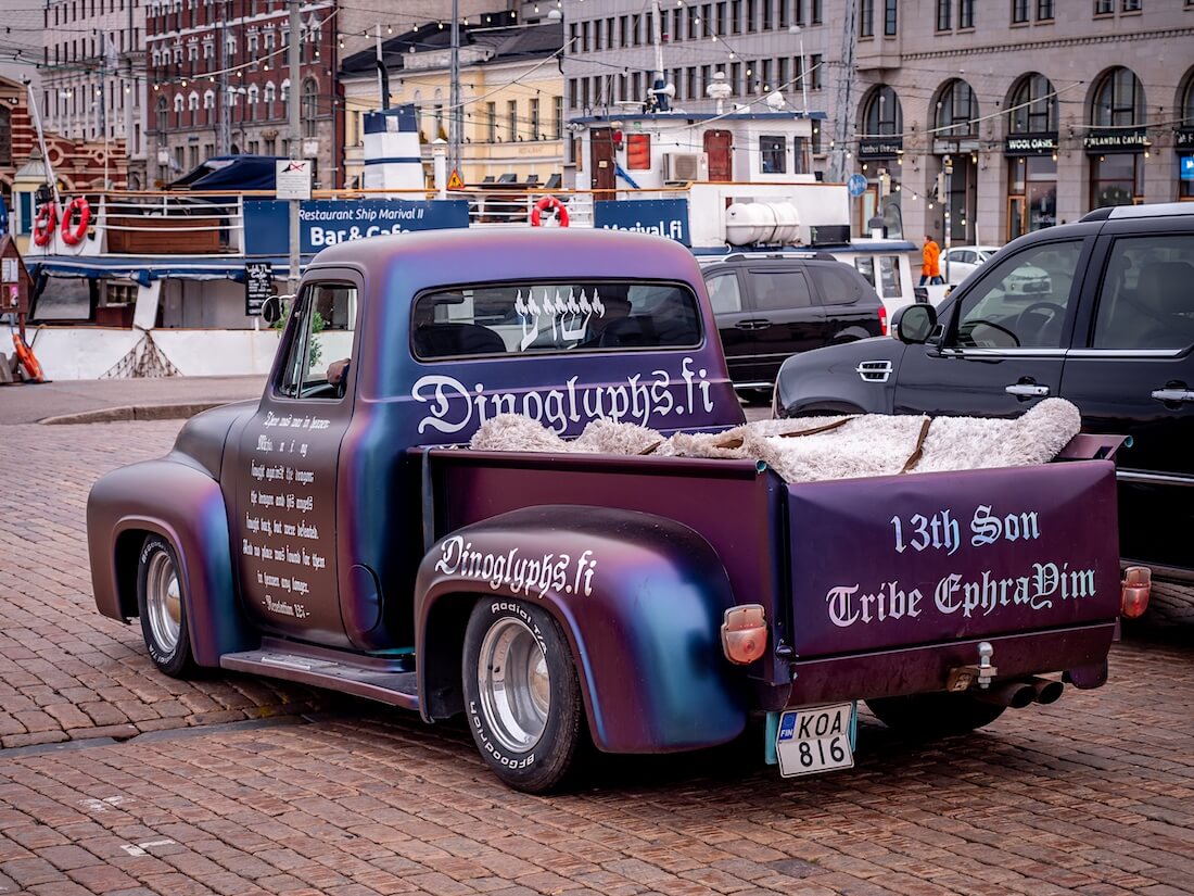 1955 Ford F-100 pickup Helsingin Kauppatorilla