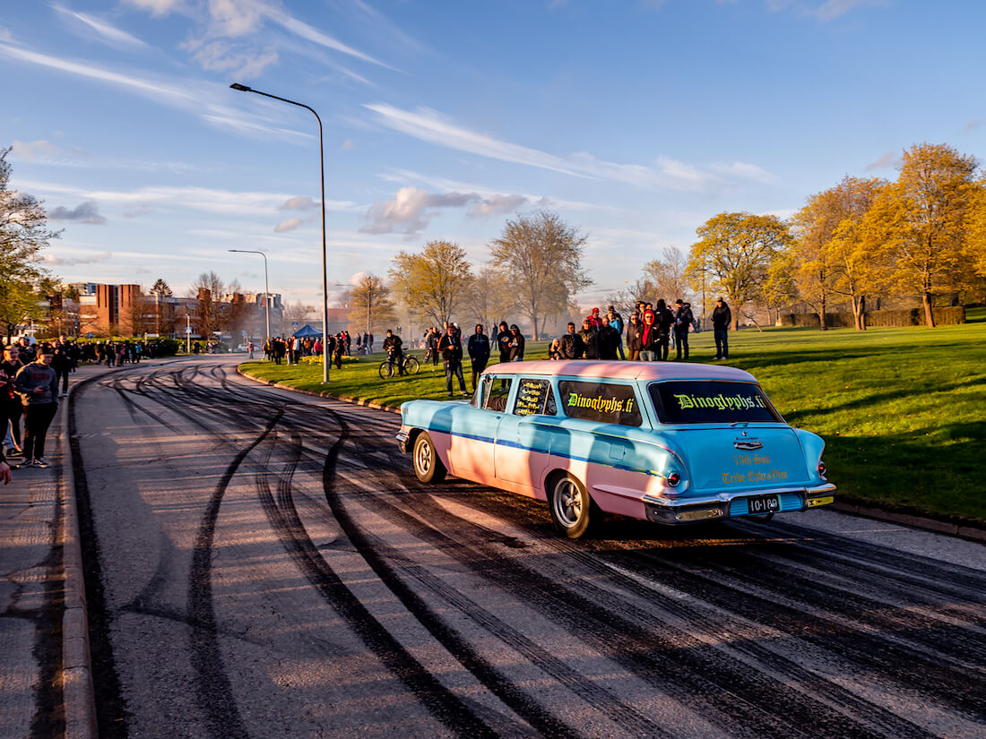 1958 Chevrolet Brookwood Wagon 5,7-litran V8 moottorilla