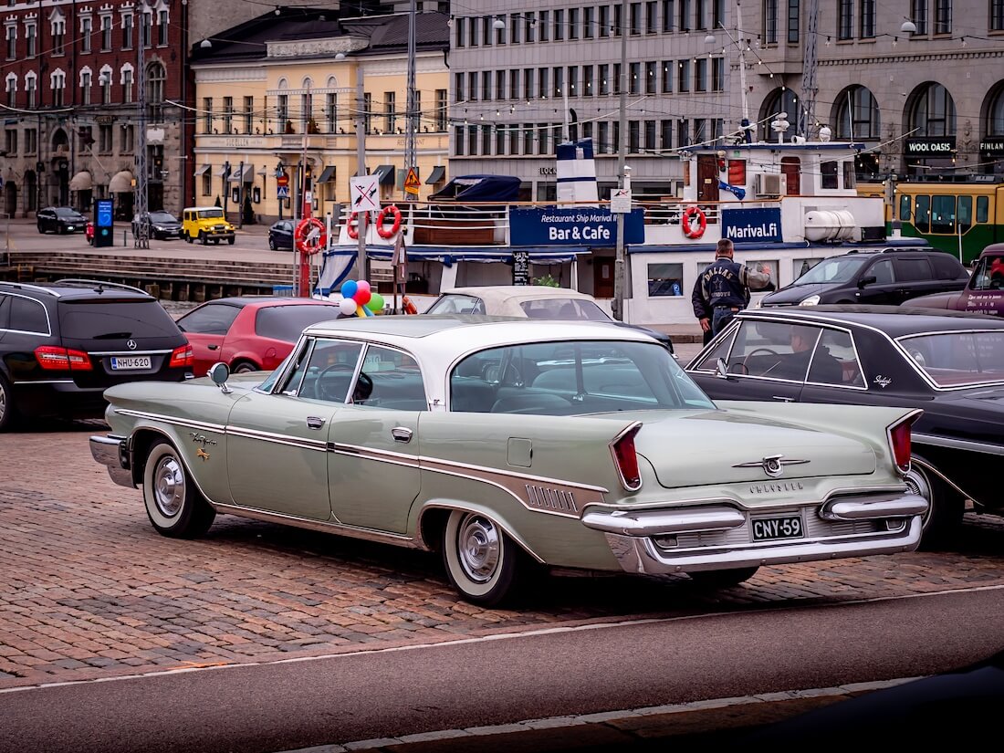 1959 Chrysler New Yorker takaa