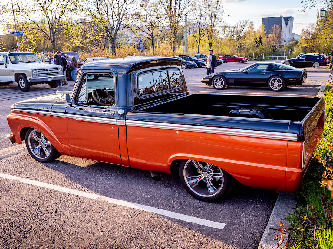 1966 Ford F-100 Custom Cab pickup 352cid V8-moottorilla