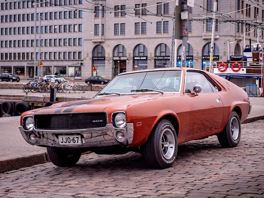 Ruskea 1968 AMC AMX 390cid Helsingissä