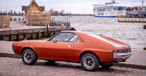 1968 AMC AMX Stadin cruising night tapahtumassa