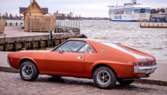1968 AMC AMX Stadin cruising night tapahtumassa