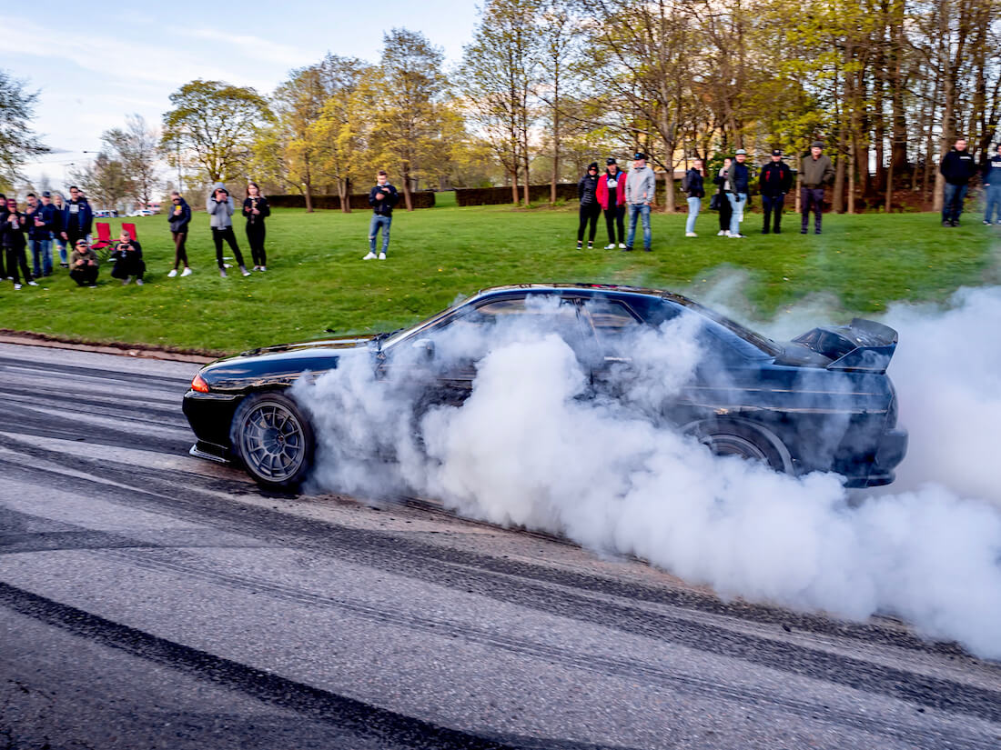 1991 Nissan Skyline R32 4wd burnout