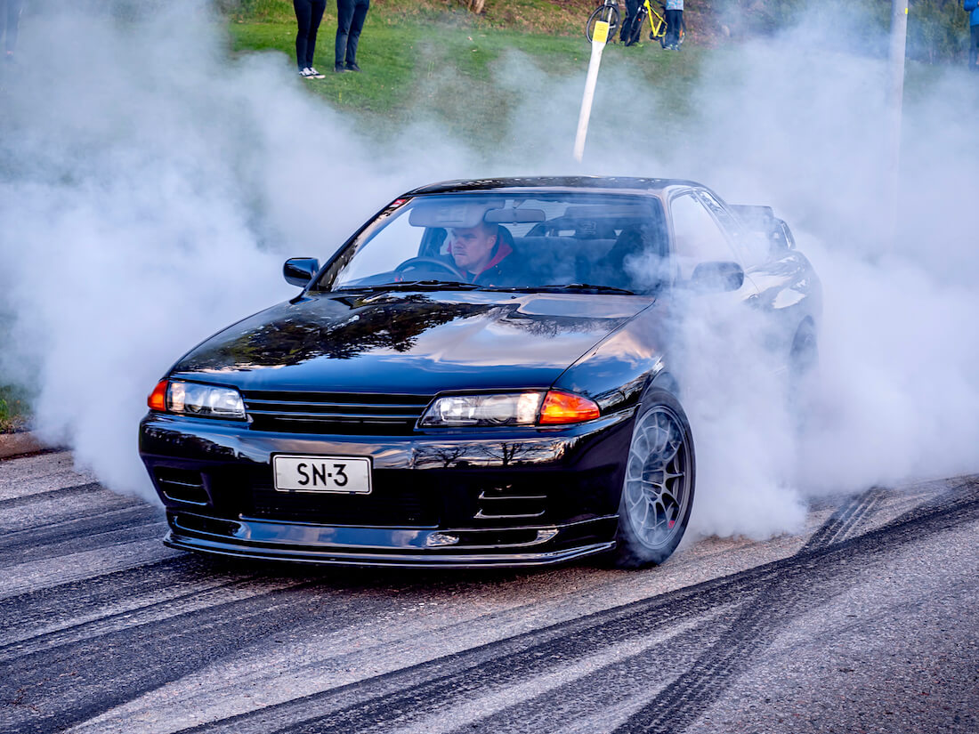 1991 Nissan Skyline R32 burnout