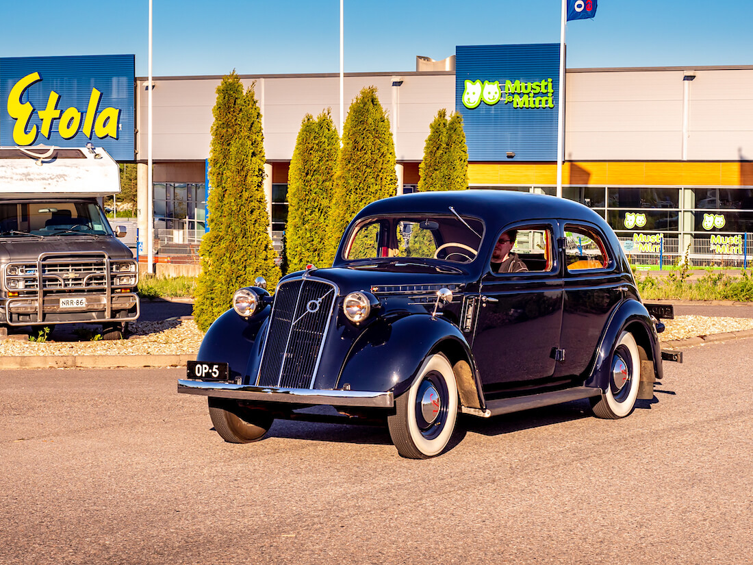 1938 Volvo PV51 henkilöauto Porvoon Cruising tapahtumassa