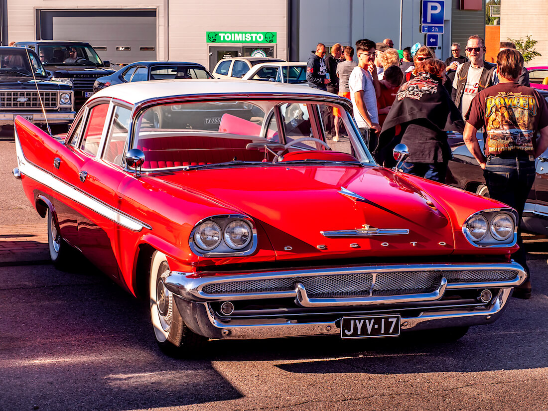 1958 DeSoto Firedome 4d Sedan 361cid V8 jenkkiauto Porvoossa