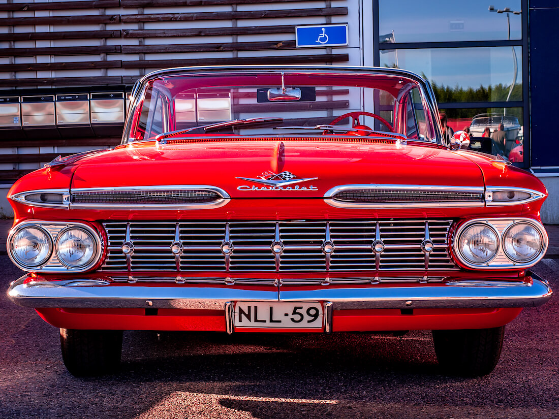 1958 DeSoto Firedome 4d Sedan 361cid V8 jenkkiauton keula