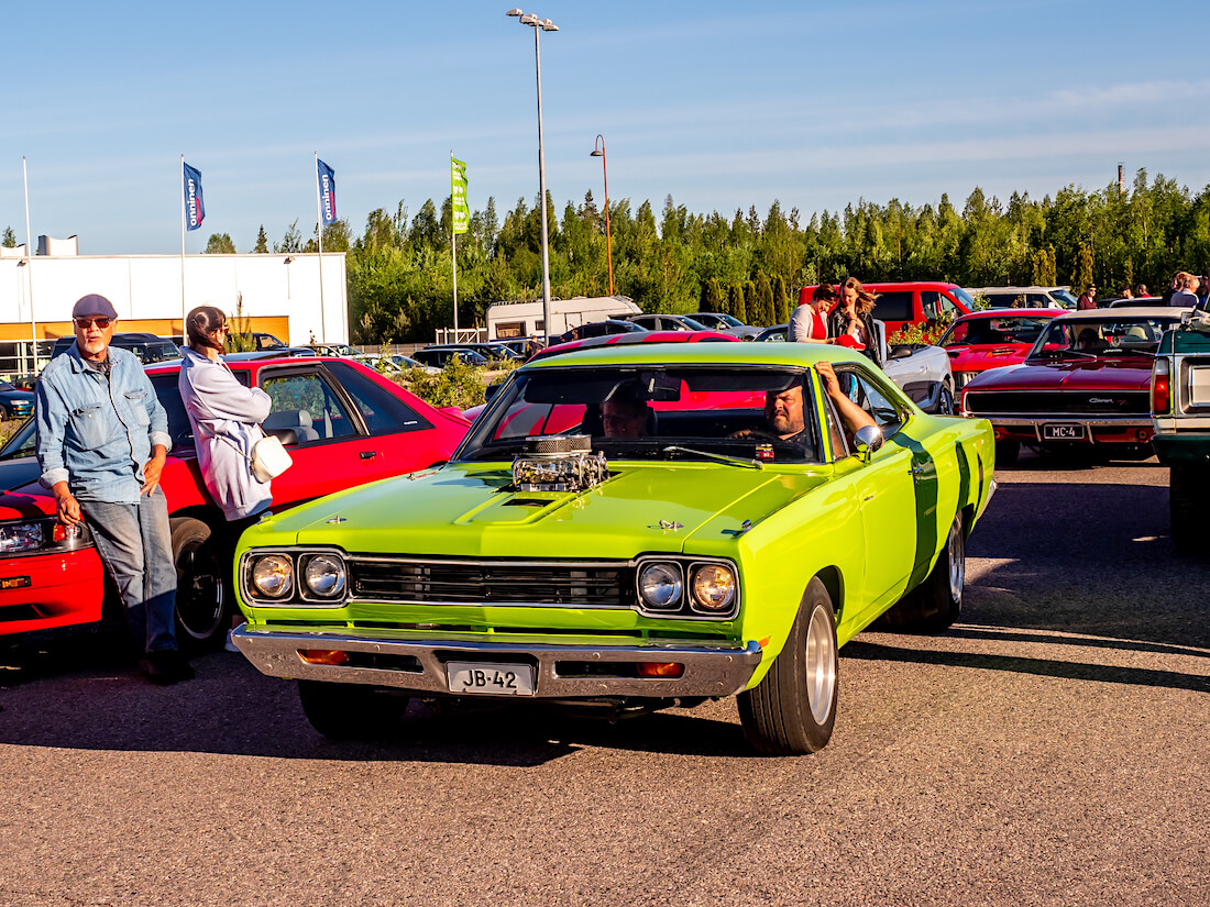 1969 Plymouth Road Runner V8 jenkkiauto Porvoossa