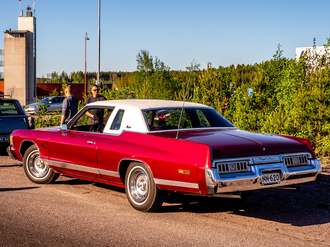 1976 Dodge Royal Monaco 440cid jenkkiauto Suomi-auto