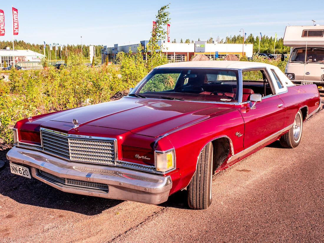 1976 Dodge Royal Monaco 440cid dollarihymy keula