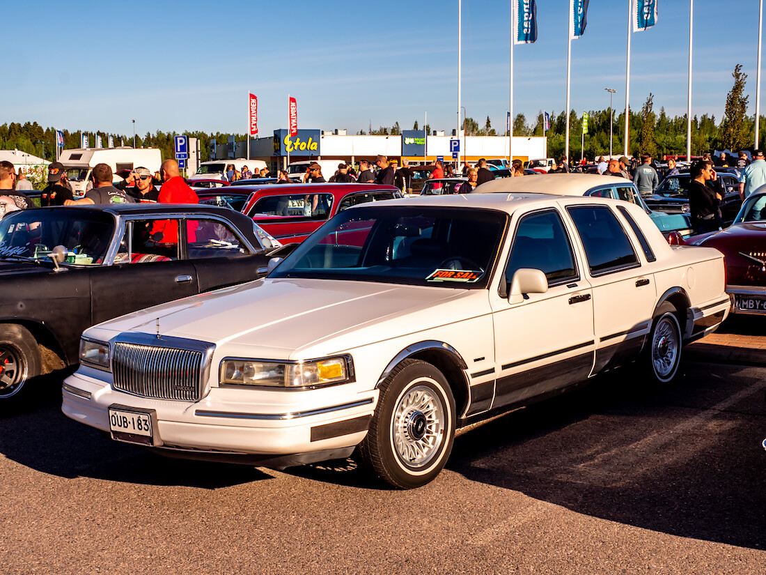 Myydään 1995 Lincoln Town Car 4.6L jenkkiauto Porvoossa