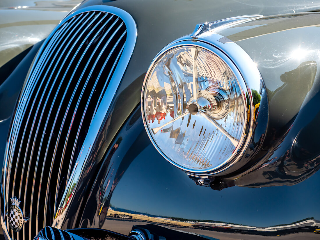 1953 Jaguar XK120 SE ajovalo