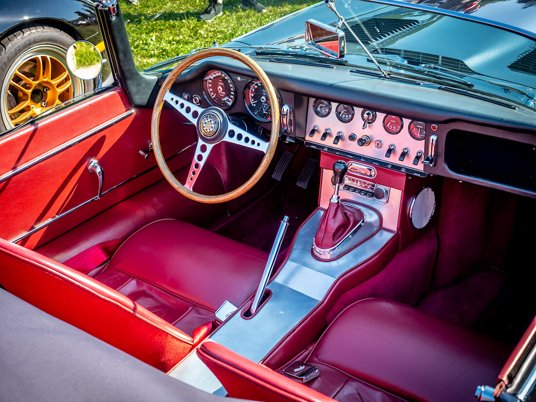 1962 Jaguar E-Type avoauton ohjaamo