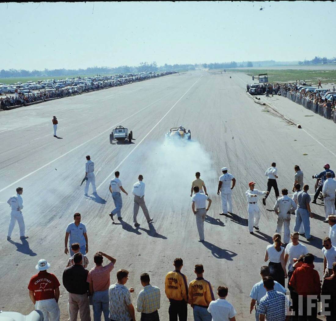 Drag racing kiihdytyskilpailu Santa Anan radalla vuonna 1957