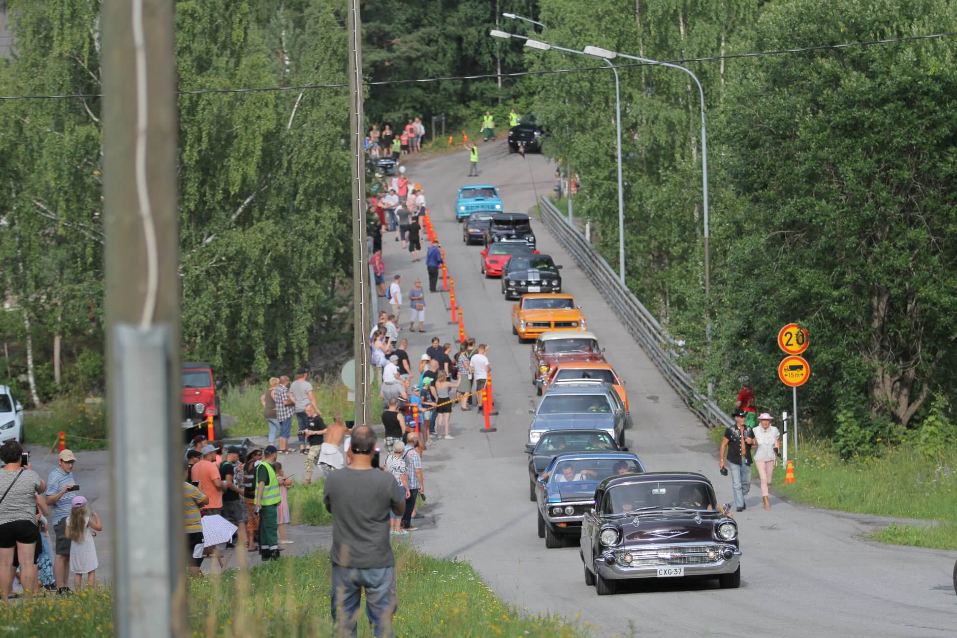 Jenkkiautoja Siuro Cruising tapahtumassa