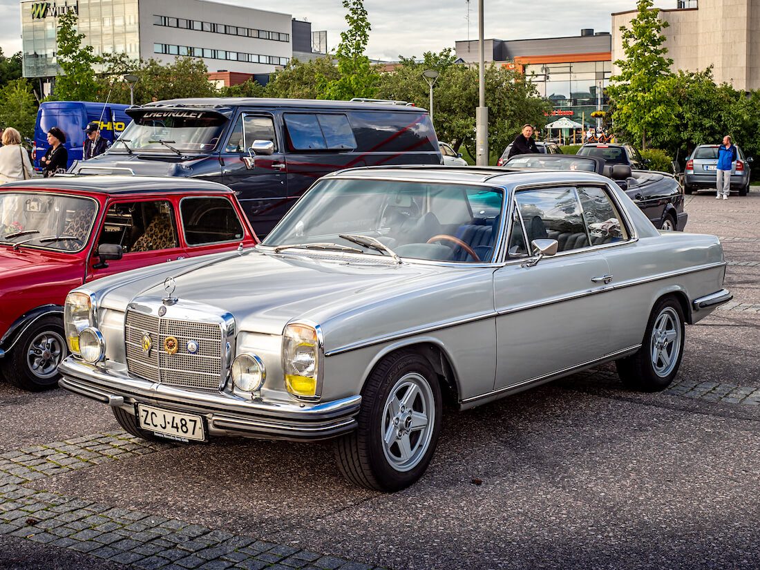 1973 Mercedes-Benz 250c mobilistitapahtumassa