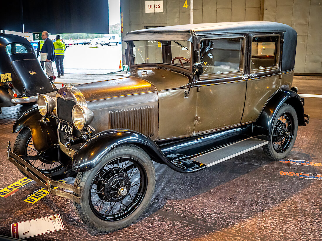 1928-Ford-A-Fordor-FHRA-Malmi-Show-Shine-2020-KaiLappalainen-CCBY40-WheelsFI 1928 Ford A Fordor 60-A