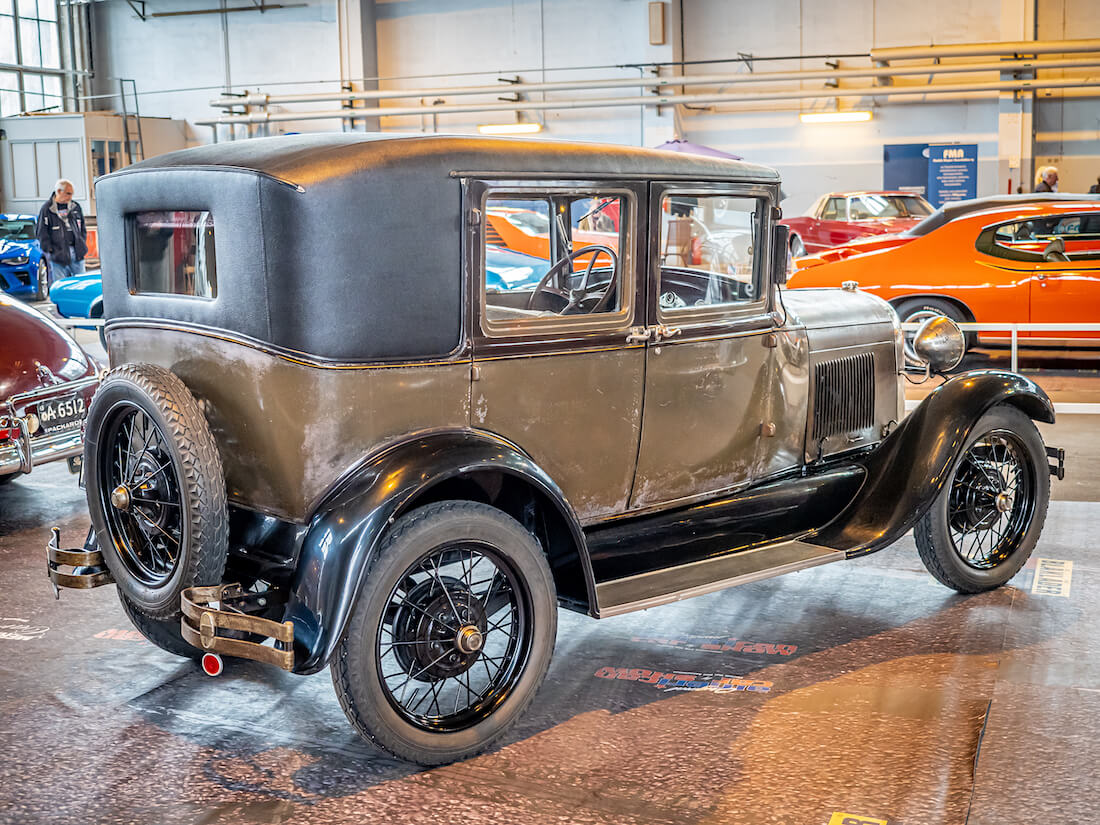 1928-Ford-A-Fordor-SAHK-FHRA-Malmi-Show-Shine-2020-KaiLappalainen-CCBY40-WheelsFI 1928 Ford A Fordor Leatherback sedan