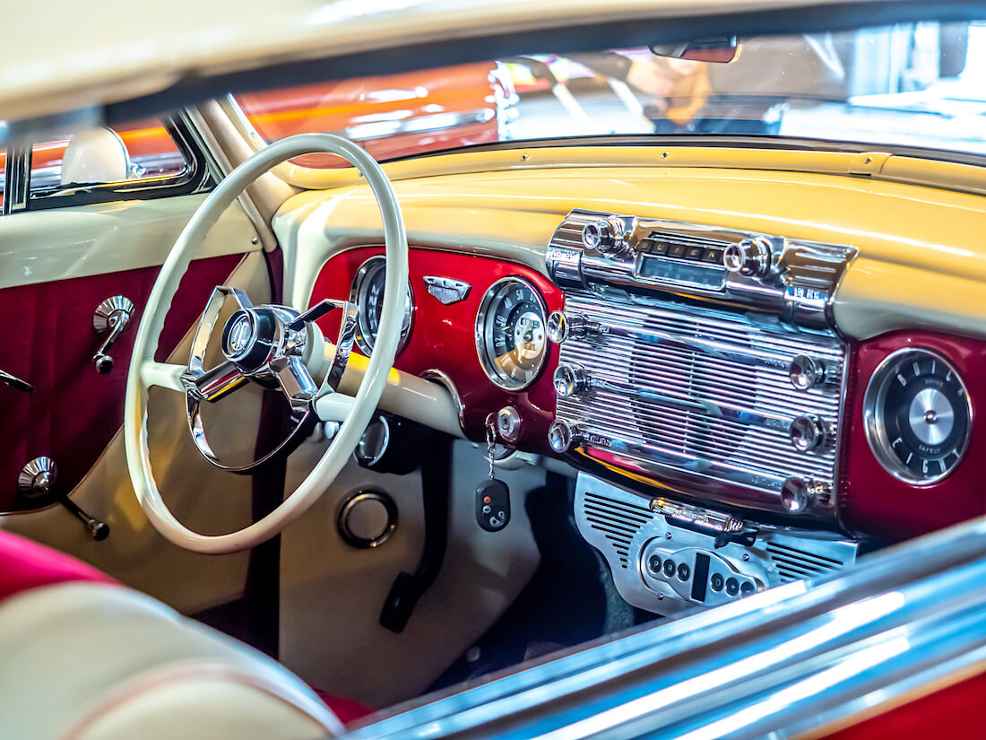 1952 Buick Riviera custom-sisusta