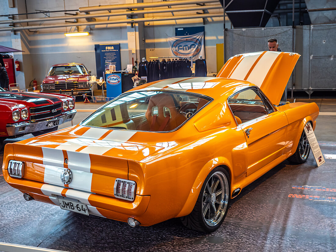 1966-Ford-Mustang-Fastback-302-V8-Shelby-FHRA-Malmi-Show-Shine-2020-KaiLappalainen-CCBY40-WheelsFI 1966 Ford Mustang Fastback Custom takaa