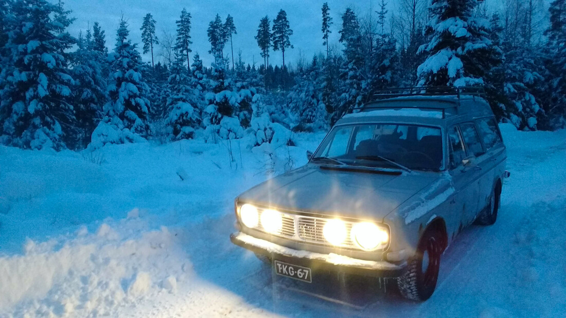 1971 Volvo 145 Express talvisessa metsässä