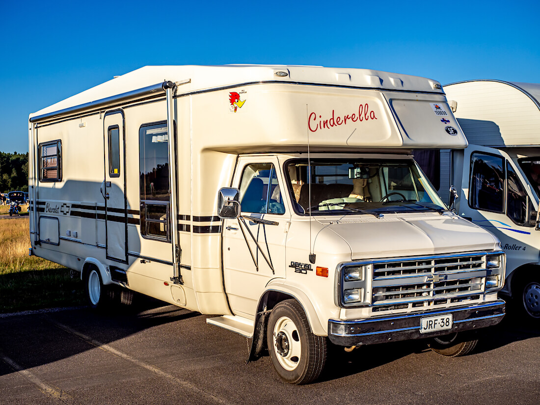 1986 Chevrolet G30 Callista by Carriage RV matkailuauto