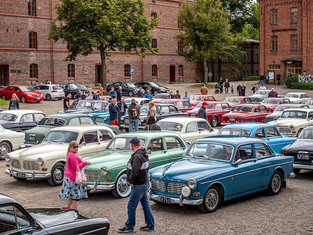 Volvo Amazon henkilöautoja Hämeenlinnassa