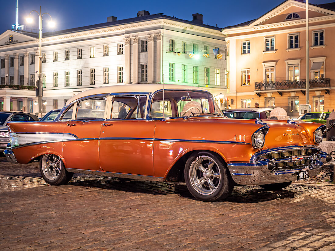 1957 Chevrolet BelAir 4d Sedan jenkkiauto Stadin Cruising tapahtumassa Kauppatorilla