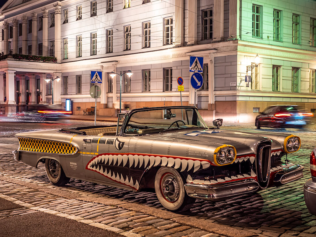 Customoitu hävittäjäteemainen 1958 Edsel Pacer Convertible jenkkiauto