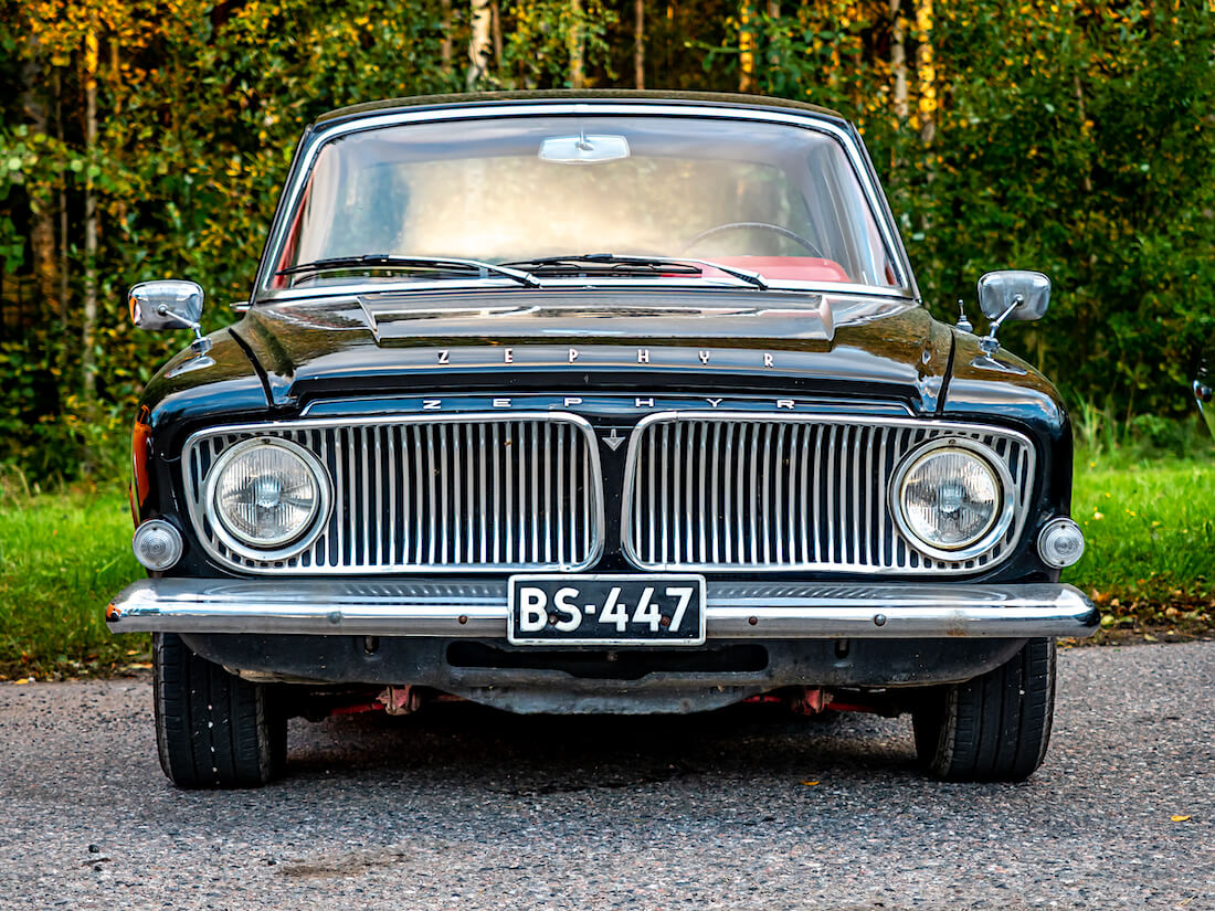 Musta 1963 Ford Zephyr 6 Mark III edestä