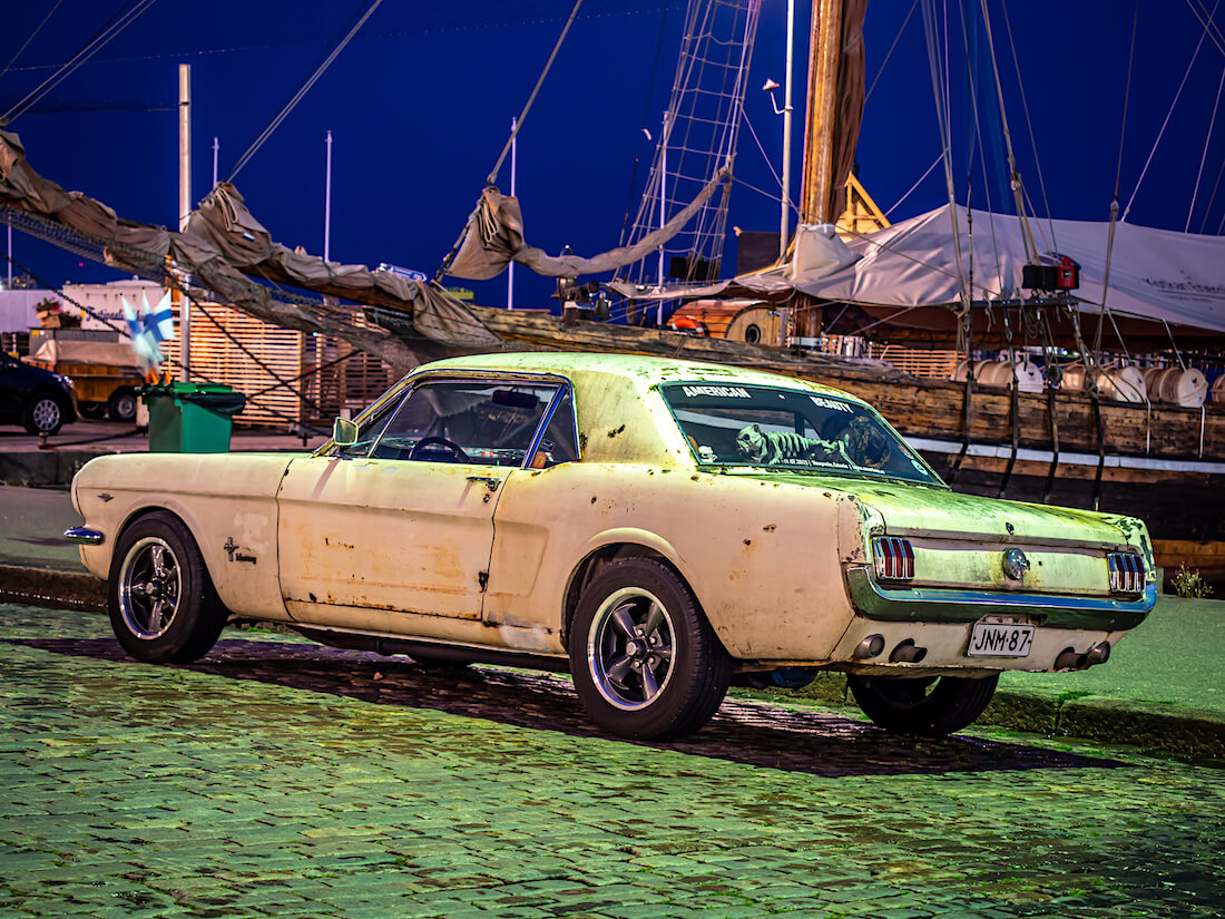 Ruosteinen 1966 Ford Mustang GT poniauto Stadin Cruising tapahtumassa