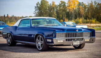 Sinivalkoinen 1967 Cadillac Eldorado Coupe 429cid V8