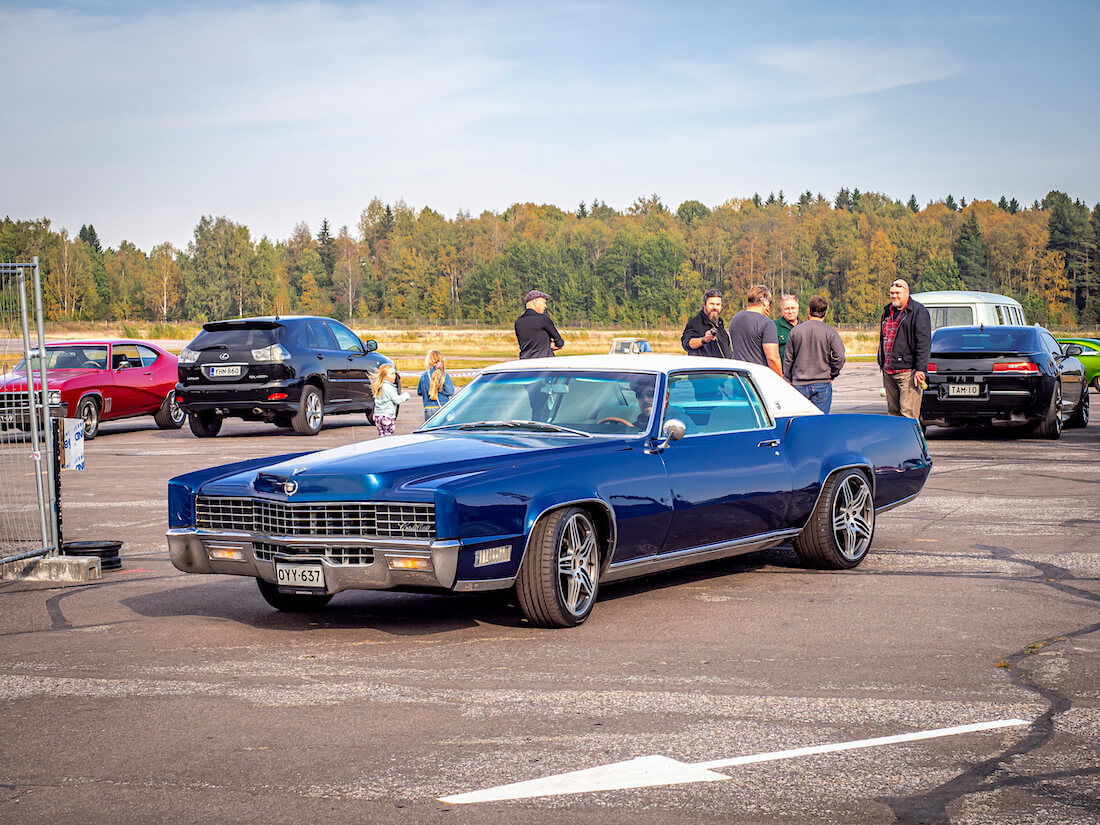 Jakke Vänskä lähdössä Malmin lentoasemalta 1967 Cadillac Eldoradolla