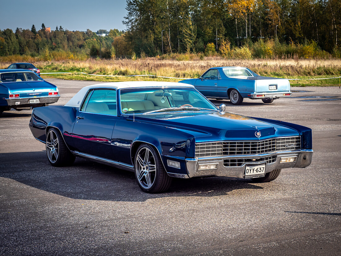 Sinivalkoinen 1967 Cadillac Eldorado Coupe 429cid V8