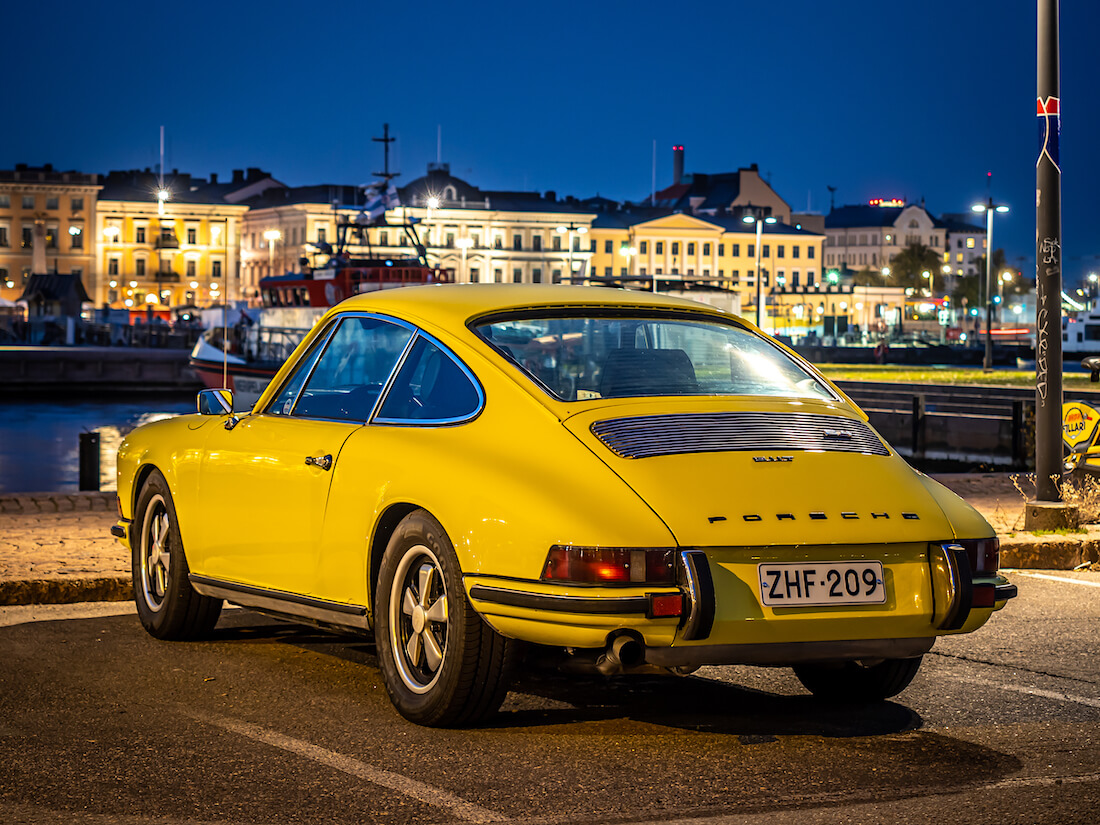 Keltainen 1972 Porsche 911T Helsingin Eteläsatamassa