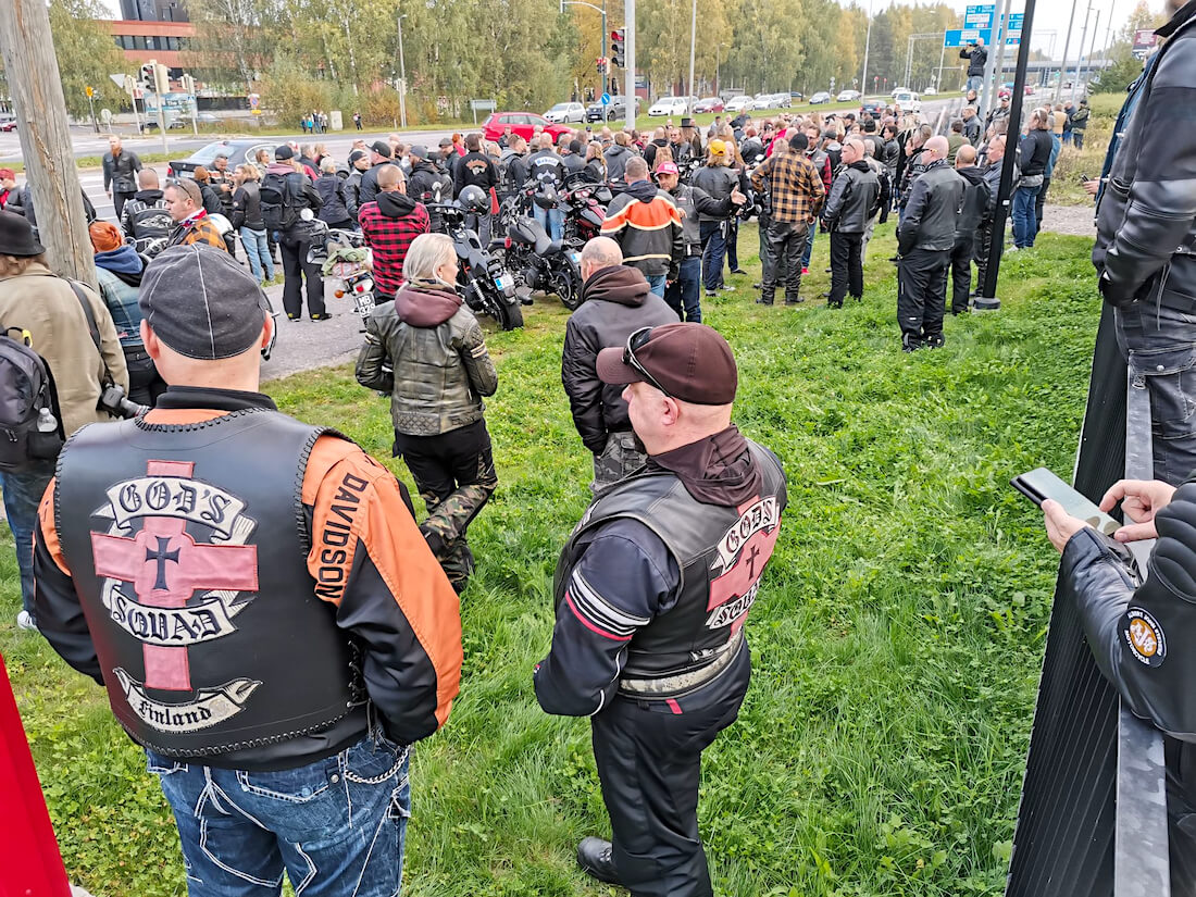 MC God's Squad moottoripyöräkerhon motoristeja Hese Tolosen muistoajoissa