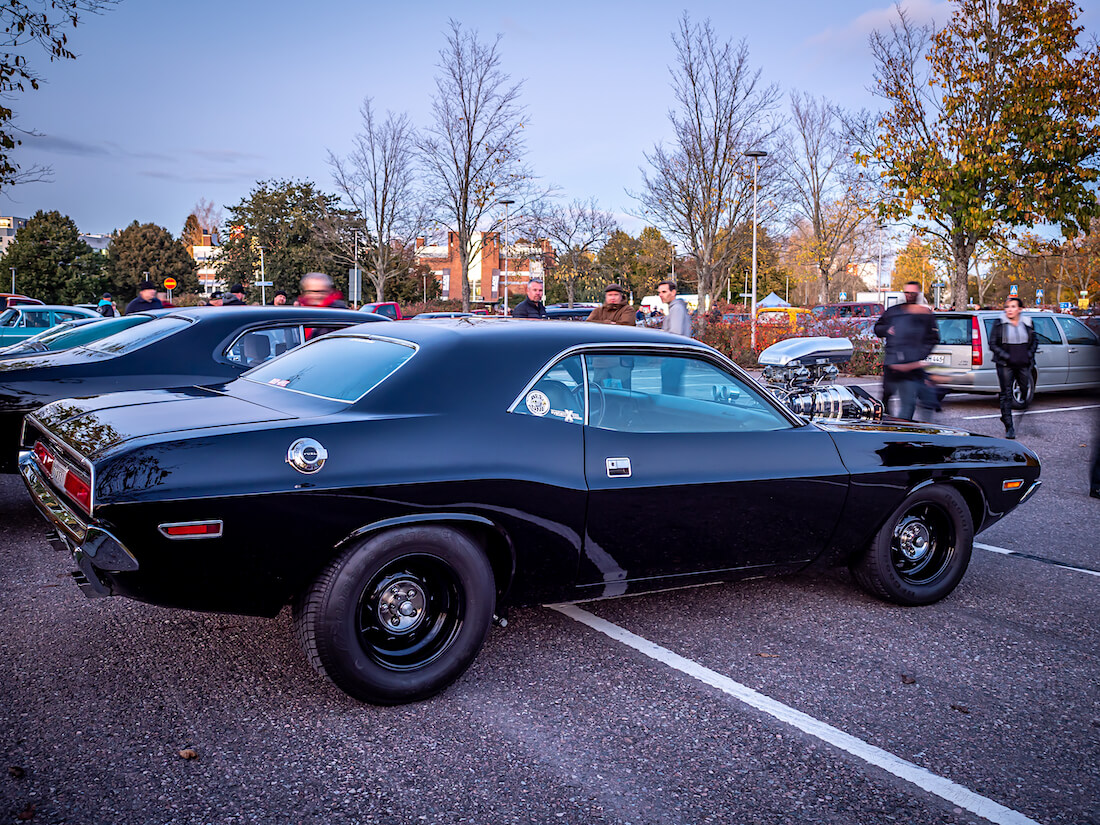 1970 Dodge Challenger V8-muskeliauto Vantaan cruising-illassa