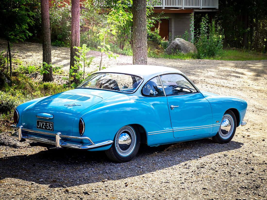 Sininen 1963 Volkswagen Karmann Ghia 1500