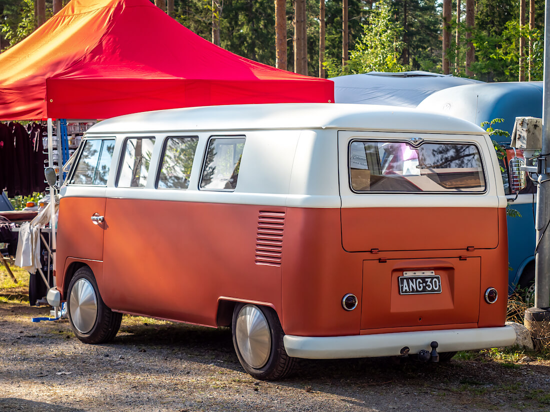 1964 Volkswagen junakeula kleinbus Full moon -pölykapseleilla