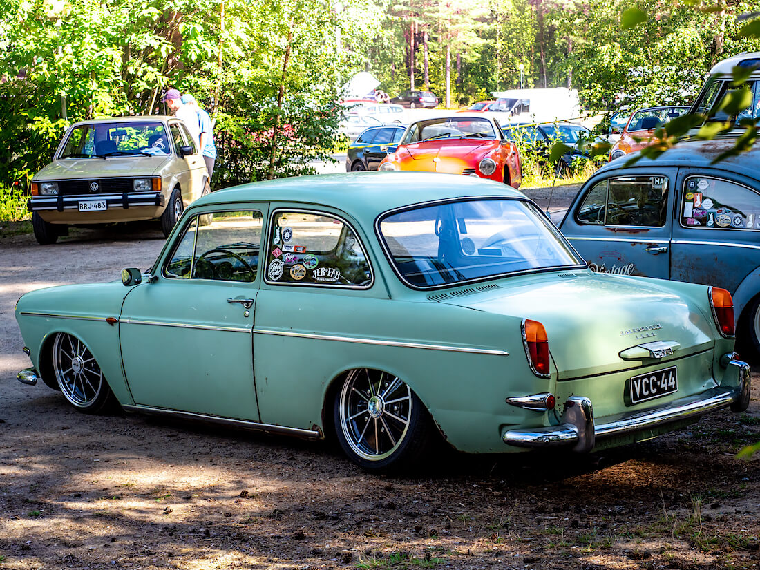 Vihreä madallettu 1964 Volkswagen Type3 Notchback