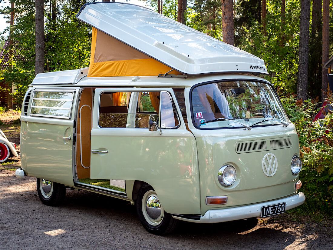 1970 Volkswagen T2a Westfalia retkeilyauto