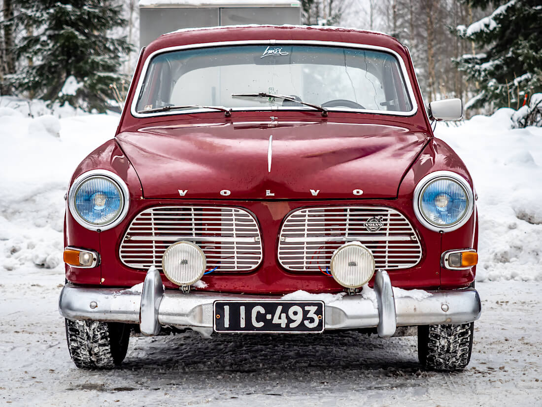 Punainen 1967 Volvo Amazon 2d Sedan edestä