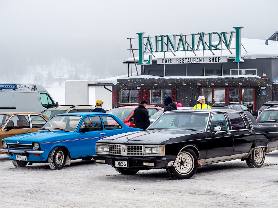 1980 Oldsmobile 98 Regency ja Opel Kadett C Lahnajärvellä