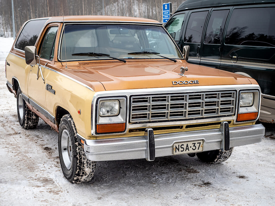 1984 Dodge Ramcharger 318cid maasjoajoneuvo