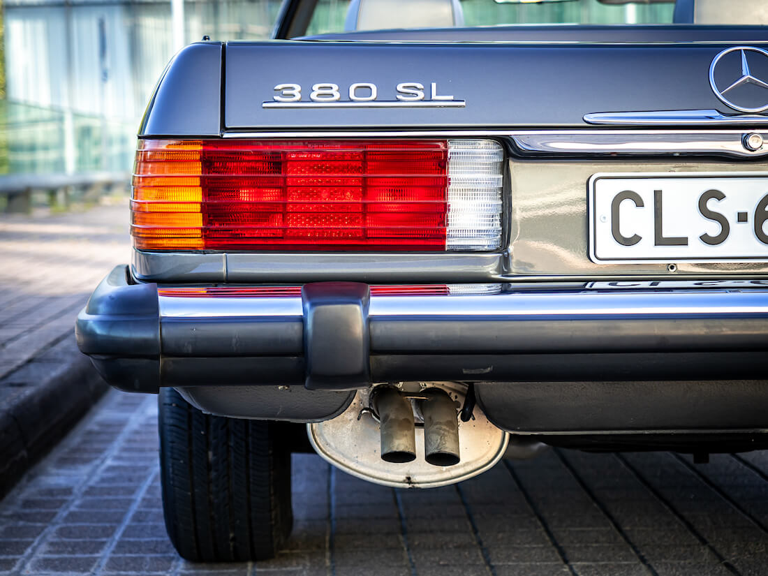 1985 Mercedes-Benz 380 SL avoauton takavalo