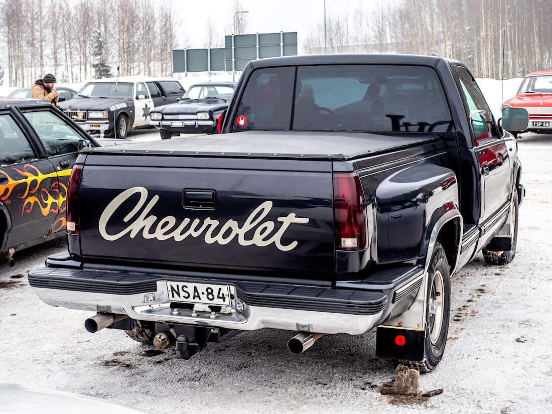 Musta 1989 Chevrolet Silverado Pickup takaa