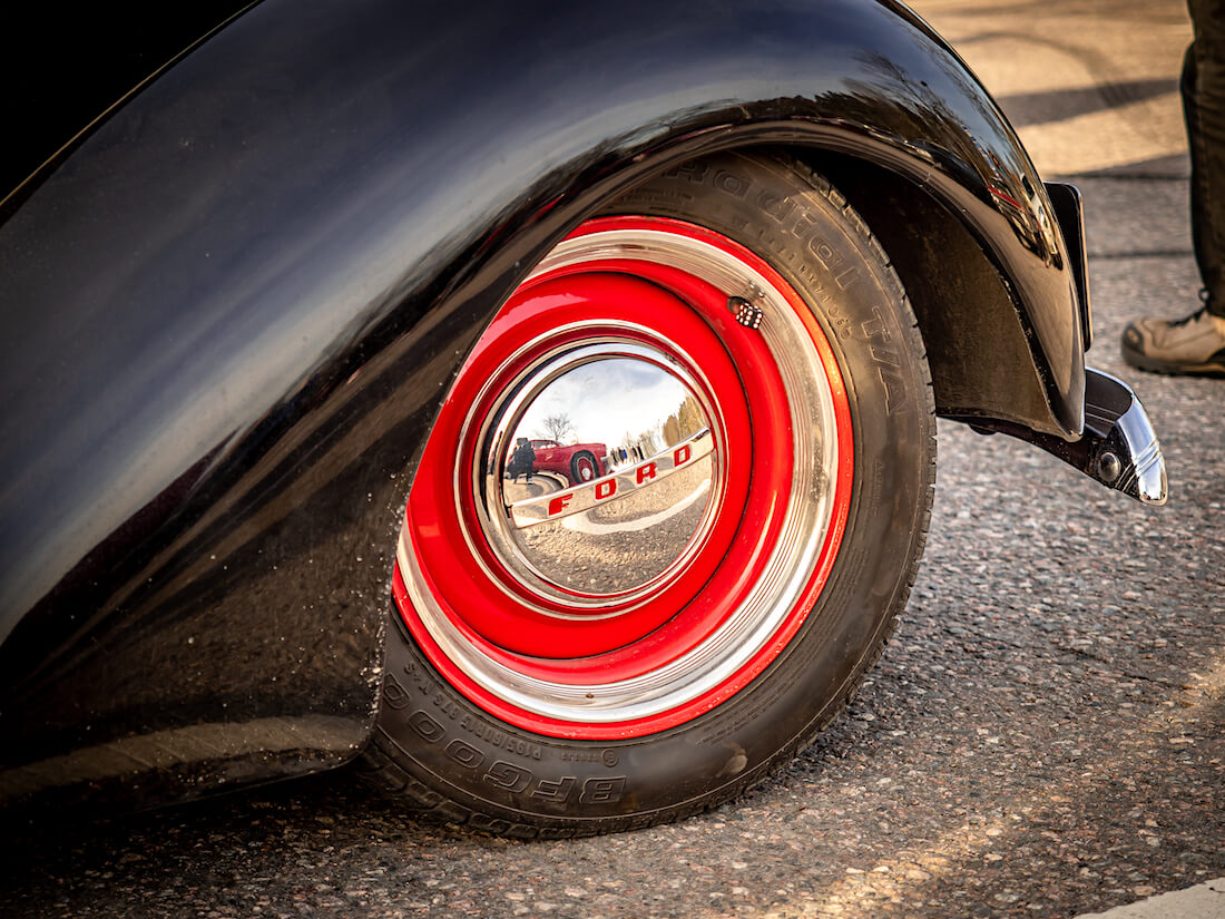 1936 Ford Tudor customin vanne ja pölykapseli