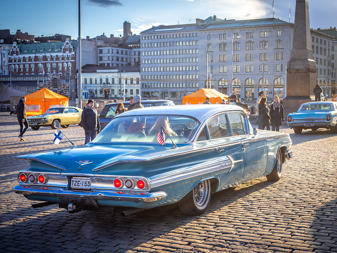 1960 Chevrolet impala saapuu Stadin Cruising Nightiin